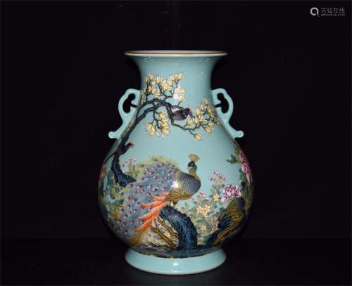 A Chinese Green Ground Enamel Glazed Porcelain Vase