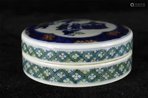 A Chinese Iron-Red Glazed Blue and White Porcelain Round Box with Cover