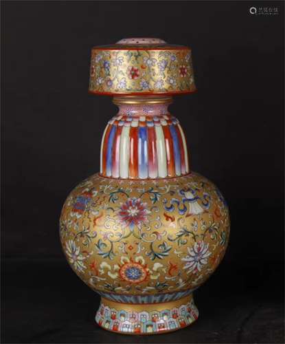 A Chinese Famille-Rose Porcelain Vase