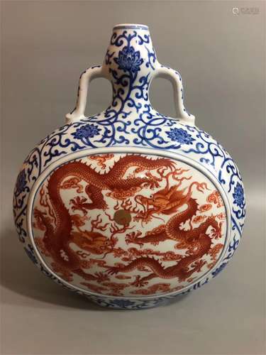 A Chinese Famille-Rose Porcelain Moon Flask