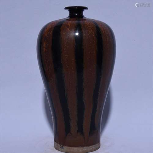 A Chinese Jian-Type Glazed Porcelain Vase