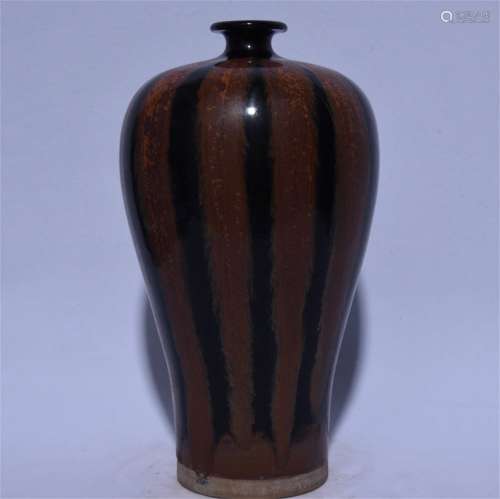 A Chinese Jian-Type Glazed Porcelain Vase