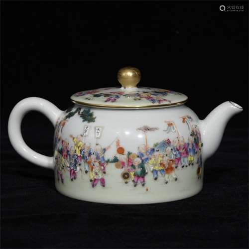 A Chinese Famille-Rose Porcelain Tea Pot