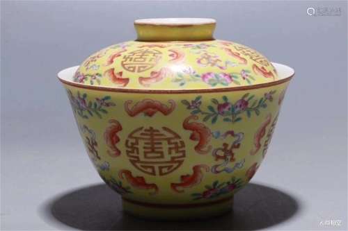 A Chinese Yellow Ground Famille-Rose Porcelain Tea Bowl with Cover