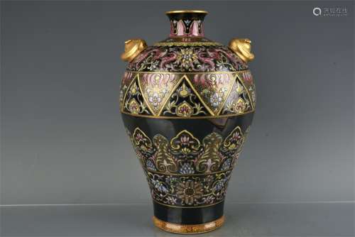 A Chinese Brown Ground Enamel Glazed Porcelain Vase