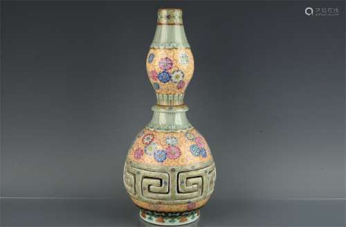 A Chinese Celadon Ground Enamel Glazed Porcelain Double Gourd Vase