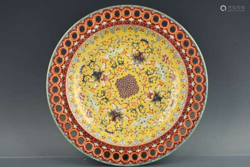 A Chinese Yellow Ground Enamel Glazed Porcelain Plate