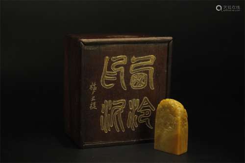 A Chinese Carved Tianhuang Seal