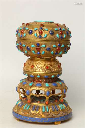 A Chinese Gilt Bronze Box with Cover Decoration