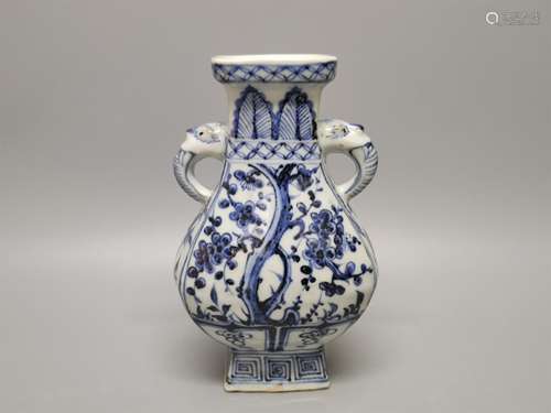 A Chinese Blue and White Porcelain Vase