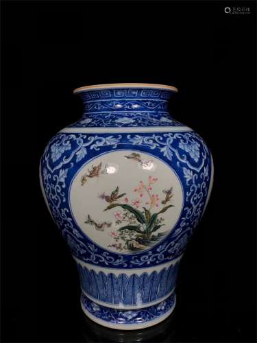 A Chinese Blue and White Glazed Famille-Rose Porcelain Vase