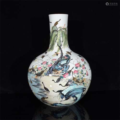 A Chinese Enamel Glazed Porcelain Vase