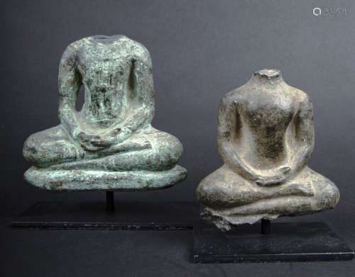 Lot comprenant deux bustes acéphales de Bouddha en…