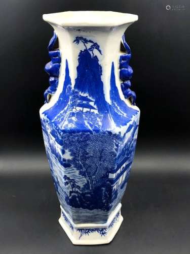 Vase hexagonal en porcelaine bleu blanc à décor pa…