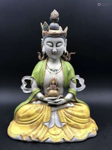 Statuette du Bodhisattva Guanyin en porcelaine à d…