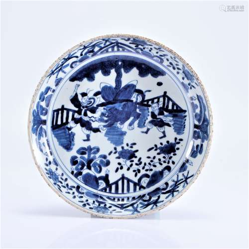 A BLUE AND WHITE ‘TIGER’ PLATE