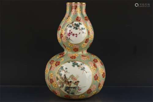 A Chinese Enamel Glazed Porcelain Double Gourd vase