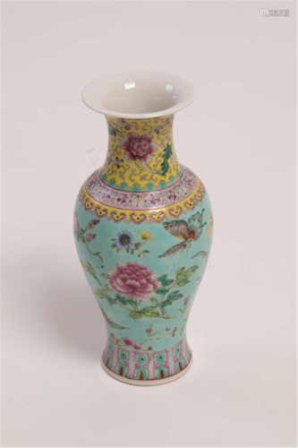 CHINE, fin XIXe siècle. Vase de forme balustre en …