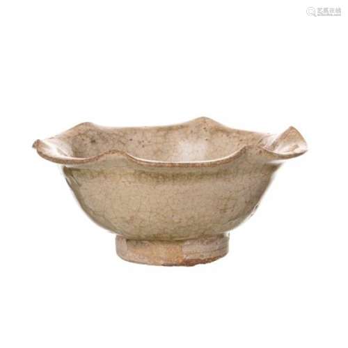 Coupelle polylobée en céramique à glaçure craquelée, Chine, probablement [...]
