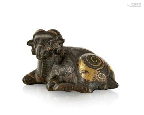 Bélier couché, sculpture en bronze, Chine, probablement dynastie Song, le corps [...]