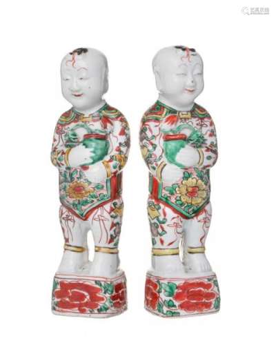 Hehe debout, 2 sculptures en porcelaine famille verte, Chine, probablement époque [...]
