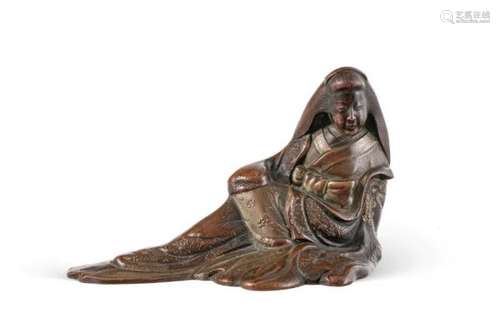 Bijin allongée, sculpture en alliage de métaux cuivrés et dorés, Japon, époque [...]