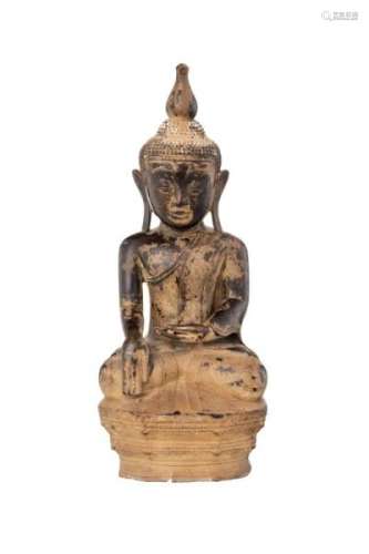 Bouddha assis, sculpture en bronze, Shan, Birmanie, assis sur un socle, la main [...]