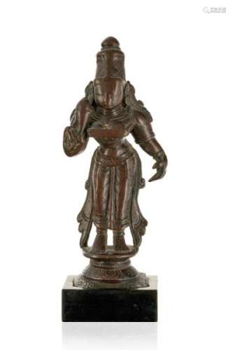 Sri Devi, sculpture en bronze, Inde, Tamil Nadu, XVIIIe s. ou antérieur., debout en [...]