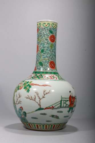 A Chinese Wucai Porcelain Vase