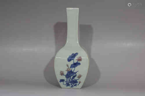 A Chinese Blue and White Porcelain Vase