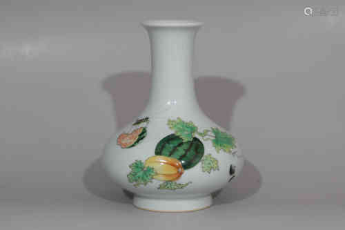 A Chinese Wucai Porcelain Vase