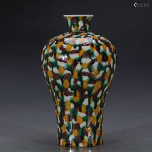 A Chinese Color Glazed Porcelain Vase