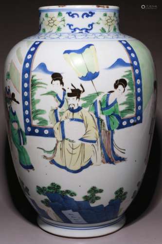 A Chinese Wucai Porcelain Vase