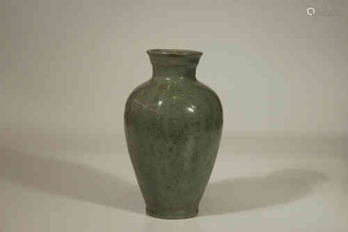 A Chinese Ru Ware Porcelain Vase