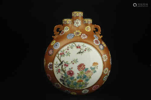 A Chinese Famille-Rose porcelain Vase