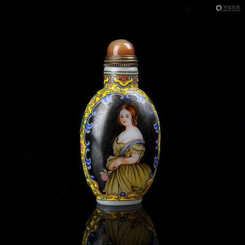 A Chinese Enamel Glazed Porcelain Snuff Bottle