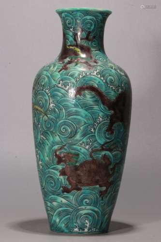 A Chinese Green Ground Glazed Porcelain Vase