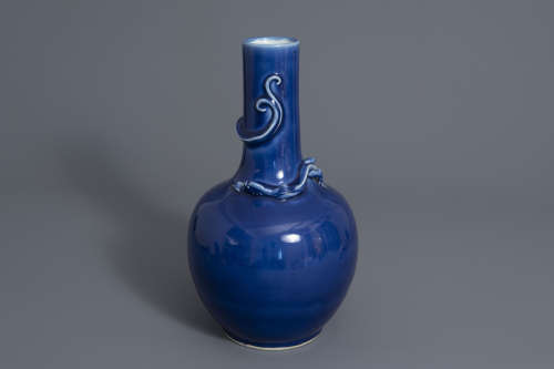 A Chinese monochrome sacrificial blue tianqiu ping vase, 18th/19th C.
