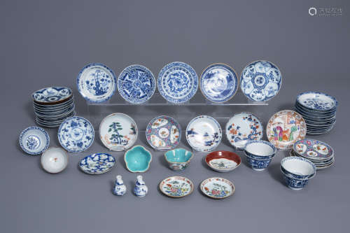 A varied collection of mostly blue and white and famille rose Chinese porcelain, Kangxi and later