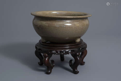 A Chinese crackle glazed tripod incense burner on stand, 19th/20th C.