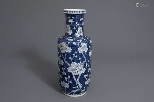 A Chinese blue and white rouleau vase with prunus on cracked ice, 19th C.