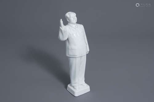 A tall Chinese Cultural Revolution figure of Mao Zedong waving, 20th C.