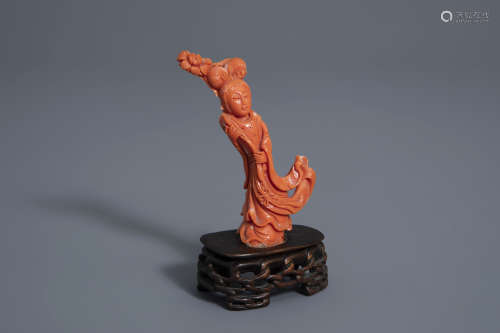 A Chinese carved red coral figure of a lady, 19th/20th C.