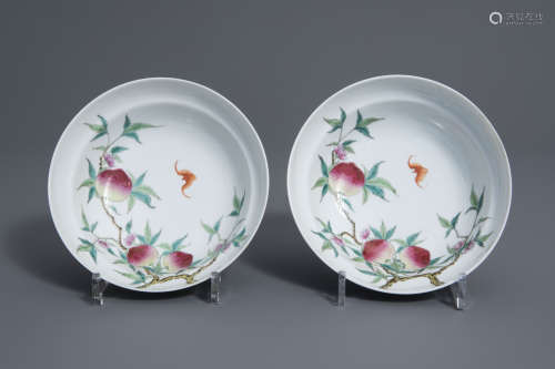 A pair of Chinese famille rose 'nine peaches' bowls, Ju Ren Tang mark, Republic, 20th C.