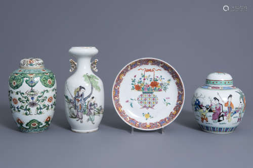 Three Chinese famille rose and verte vases and a dish, 19th/20th C.