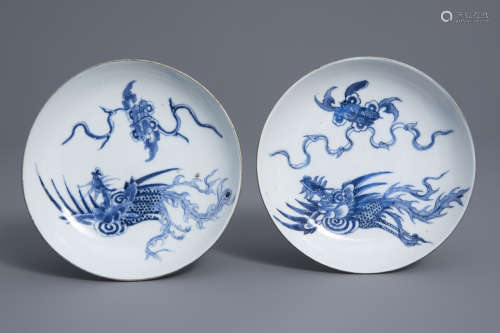 A pair of Chinese blue and white 'Bleu de Hue' phoenixes plates for the Vietnamese market, 19th C.