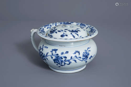 A Chinese blue and white chamber pot and cover, Kangxi/Qianlong