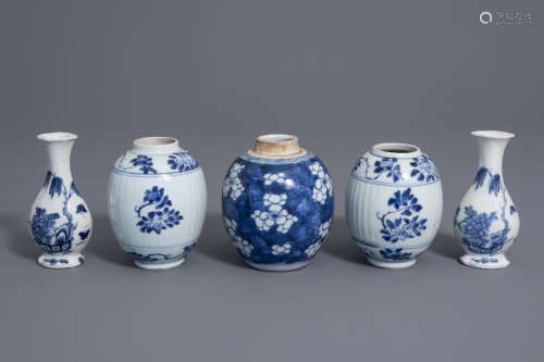 Five Chinese blue and white vases with floral design, Kangxi/Qianlong