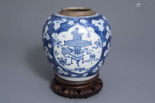A Chinese blue and white ginger jar with antiquities, Kangxi