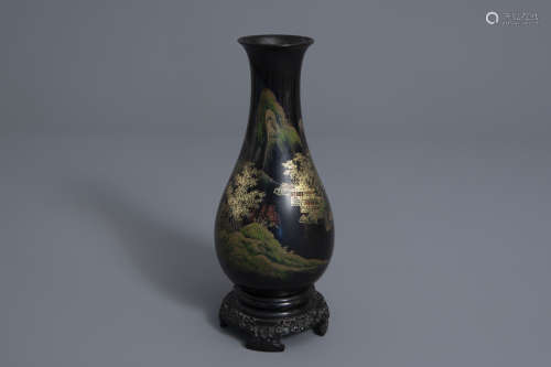 A Chinese Shen Shao’an type decorated lacquer vase, 20th C.